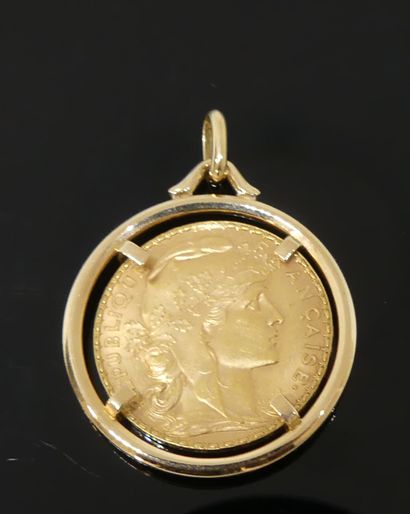 null Yellow gold pendant set with a 20 francs gold 1912 coin (to be reattached)....