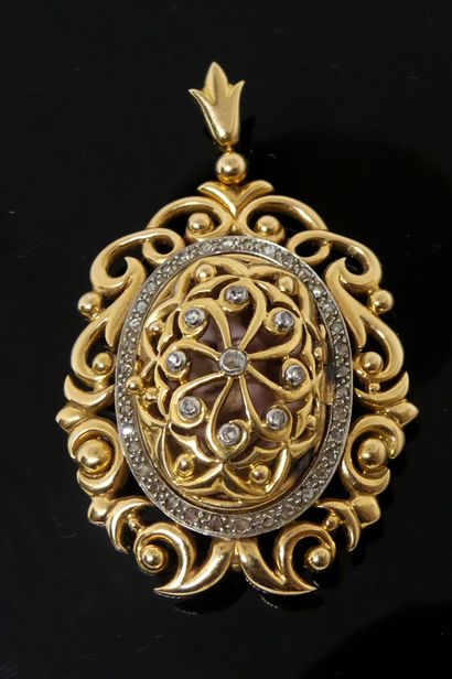 Yellow gold and platinum pendant with scrolls...
