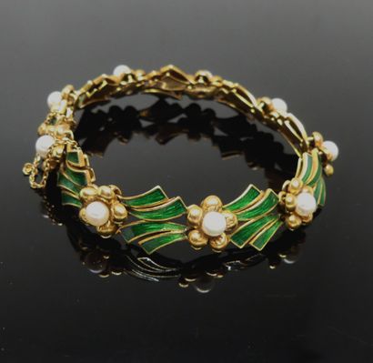 null Yellow gold BRACELET, the articulated links enamelled green and "fleurette"...