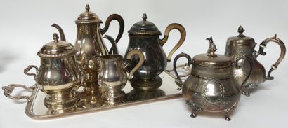 null SERVICE quatre pièces thé et café avec plateau à décor de godrons (usures)....