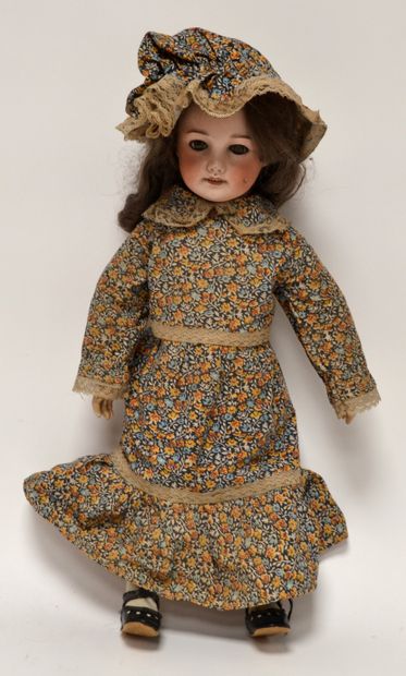 null UNIS-FRANCE. DOLL, porcelain head, mouth open on a row of teeth, brown sleeping...