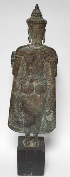 null Important BUDDHA in bronze with a black patina shaded in green, standing with...