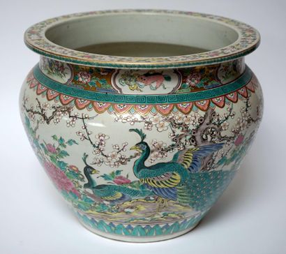 CHINA. Porcelain JARRE enamelled polychrome...