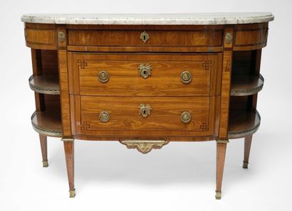  C.C. SAUNIER, 18th century. English-style COMMODE, in rosewood veneer, the front...