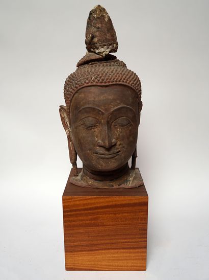 null 
THAILAND. Important HEAD of Buddha, Ayutthaya style. H. 55 cm. Old accidents...