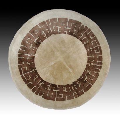 null *LEU DECORATION. Circular wool carpet with stylized frieze. Model N° 741 P 2815...