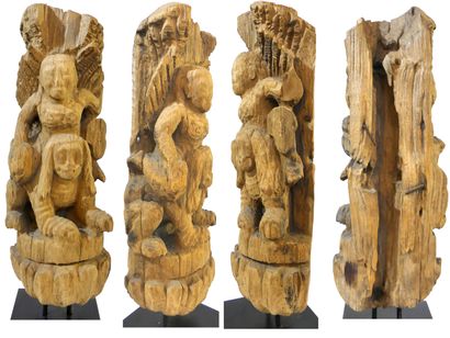 null Scullpture en bois érodé représentant un homme assis sur un lion (?) accroupi...