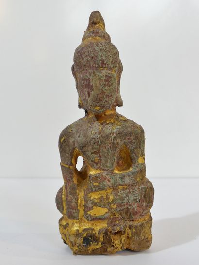null Intéressant Bouddha naïf en bois érodé partiellement doré assis dans la position...