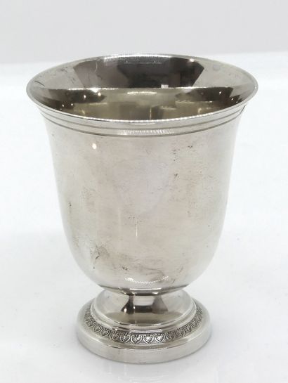 null Small silver TIMBAL on pedestal underlined by a frieze of palmettes, Minerve...