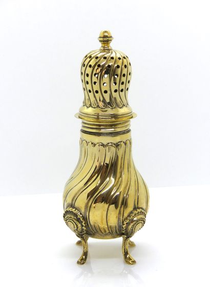 null 
Large vermeil SAUPOUDROIR with twisted sides, resting on four feet. Swan hallmark....
