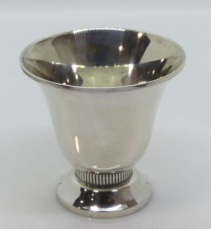 null SAGLIER Frères et Cie. Small tulip-shaped CUP in plain silver, the foot underlined...