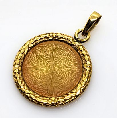 null A.AUGIS. MEDAL of love "More than yesterday less than tomorrow" in yellow gold...