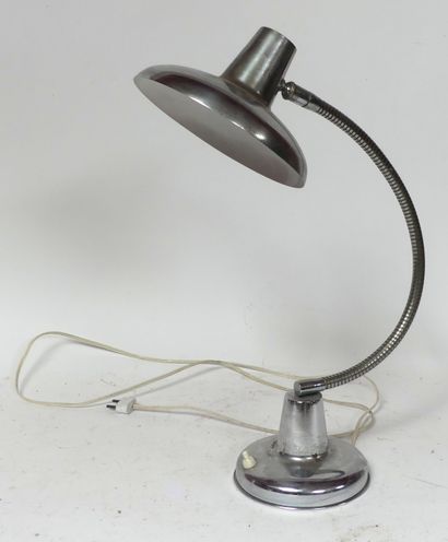 LAMPE de bureau articulée en métal chromé...