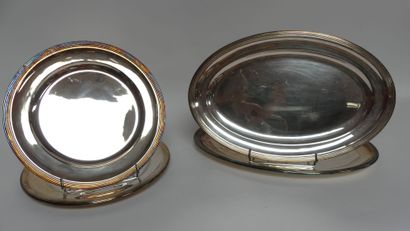 null LAFONT, Une platerie en métal argenté composé de deux plats ovales et de deux...