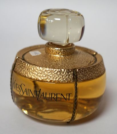 YVES SAINT LAURENT. FLACON de parfum factice...