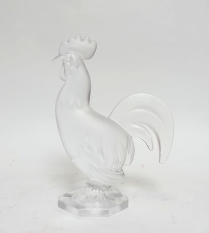 null COQ in moulded crystal frosted. Chipped on the terrace. H. 32 cm