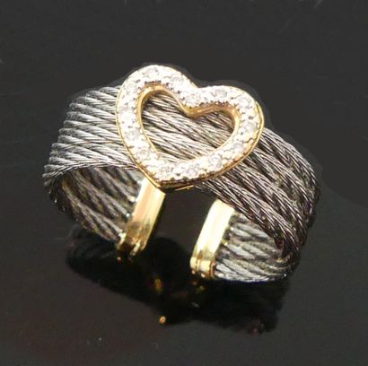 null BAGUE "câble" en acier et or, l'anneau ouvert, ornée d'un coeur serti de petits...