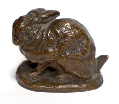 null Antoine Louis BARYE (1796-1875). LIEVRE aux oreilles baissées. Sujet en bronze...