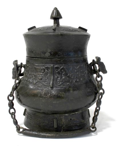CHINE - Epoque MING (1368 - 1644) Vase archaïsant...