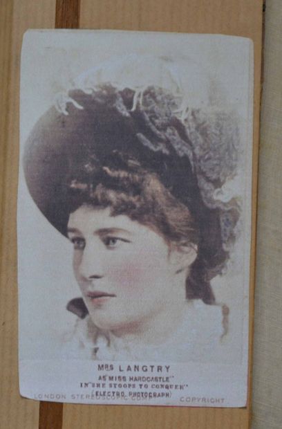 null Ecole française fin XIXe. Portrait de Lilly Langtry, actrice de théâtre anglaise....