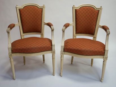 null Paire de FAUTEUILS cabriolet le dossier en anse de panier en bois laqué blanc....