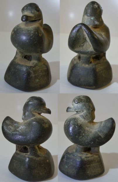 null Important poids à opium en bronze en forme d'oiseau mythique Hamsa - Provenance...