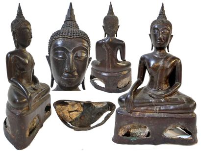 null Bouddha en bronze assis dans la position de la prise de la terre à témoin (Bhûmisparsa...