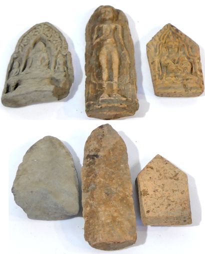 null Lot de 3 amulettes en terre cuite - Thaïlande - XXe/XXIe