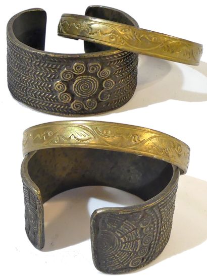 null Lot de 2 bracelets : Large bracelet ouvert en bronze ouvragé à décor de tresses...
