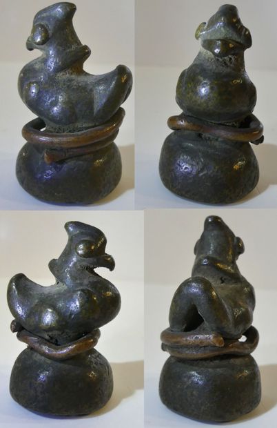 null Poids à opium en bronze en forme d'oiseau mythique Hamsa - Provenance : Etat...