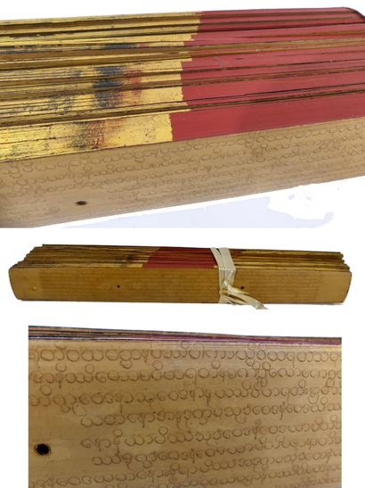 null Partie de livre sacré contenant les écritures bouddhiques en feuille de latanier...