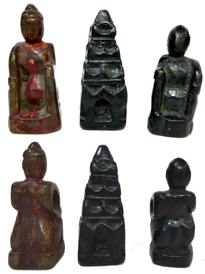 Set of 2 kneeling figures and 1 votive lacquered...