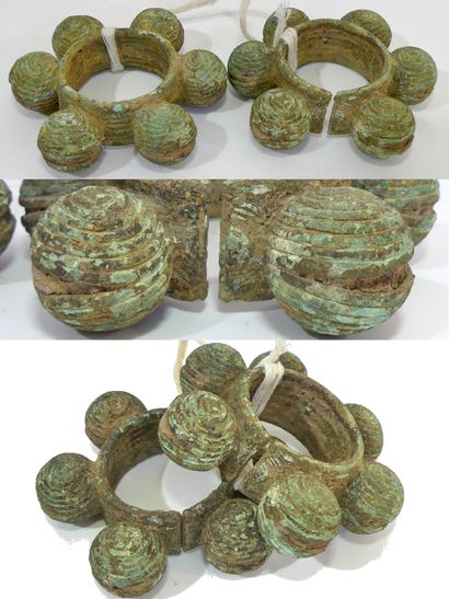 Intéressante paire de bracelets en bronze...