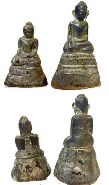 null Lot de 2 Bouddhas assis dans la position de la prise de la terre à témoin (Bhûmisparsa...
