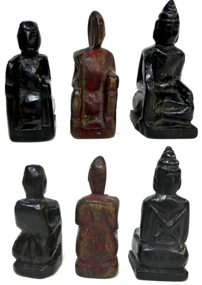 null Lot of 3 kneeling figures (one with a part of the head missing) in lacquered...