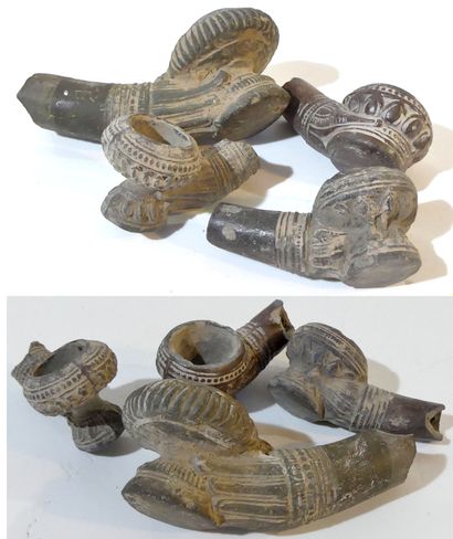 null Set of 4 clay pipes with lotiform decoration from the Bagan region - These pipes...