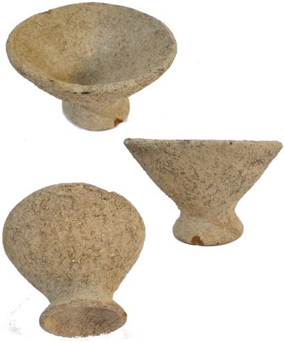 null Interesting terracotta bowl on foot - Rare shape - Thailand : Lopburi - 1500...