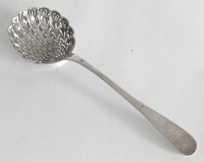 null SAUPOUDREUSE en argent, la spatule unie, Paris, 1819-1838, poids: 48 g