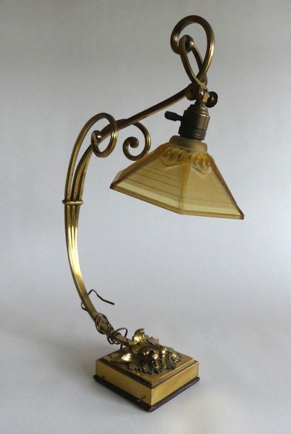 Lampe de bureau en bronze à décor de feuillages,...