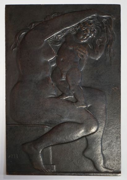 null MATERNITE. Bas-relief en bronze monogrammé AM. Petite griffure. 16,5 x 10,5...