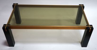 null TABLE basse en métal doré et laqué noir, le plateau de verre fumé (très fines...