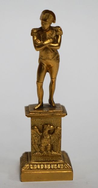 null SUJET en bronze doré figurant Napoléon. H. 11 cm.