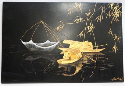 null Nguyen THÀNH LÊ (1919-2003). Pêcheurs sur un sampan. Panneau laqué et doré....