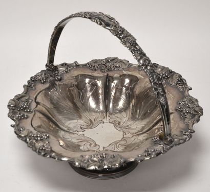 null FRUIT CUP with median handle in doubled metal, probably silver garnished with...