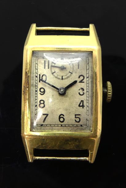 null WATCH CASE in yellow gold 750 mils. Dial with Arabic numerals and sub-dial at...