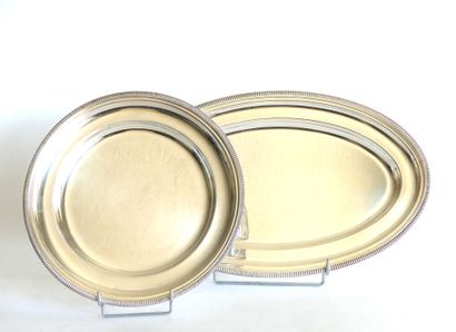 null OJ PERRIN oval PLAT and round PLAT in silver plated metal, the edge godronné....