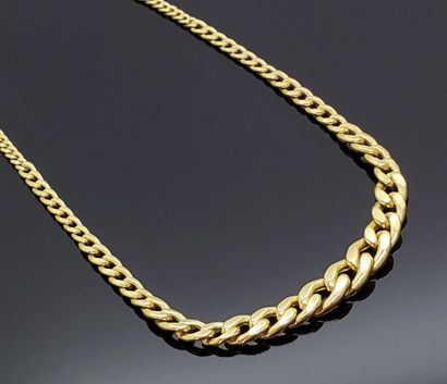 null NECKLACE in yellow gold with a curb chain. Weight 10,84 g L. 45,5 cm