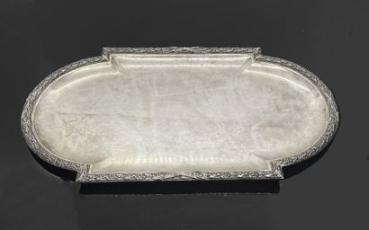 null PIAULT LINZELER. Small silver card tray, the edge with frieze of oak leaves...