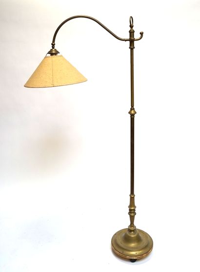 LAMPADAIRE en laiton. H. 164 cm