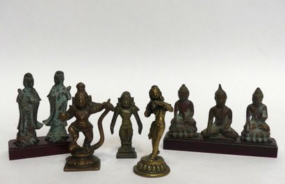 null Huit SUJETS en bronze et laiton doré dont Guanyin, Bouddha et divinités Jaïn...